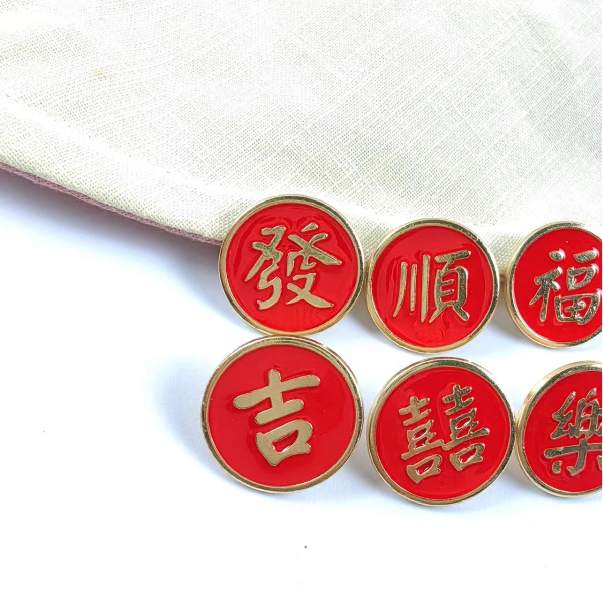 크리 에이 티브 레드 럭키 길조 텍스트 금속 배지 중국 스타일 가방 브로치 웨딩 액세서리