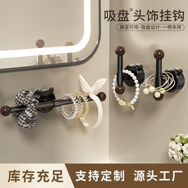 衣钩/挂钩;纸巾盒;垃圾桶