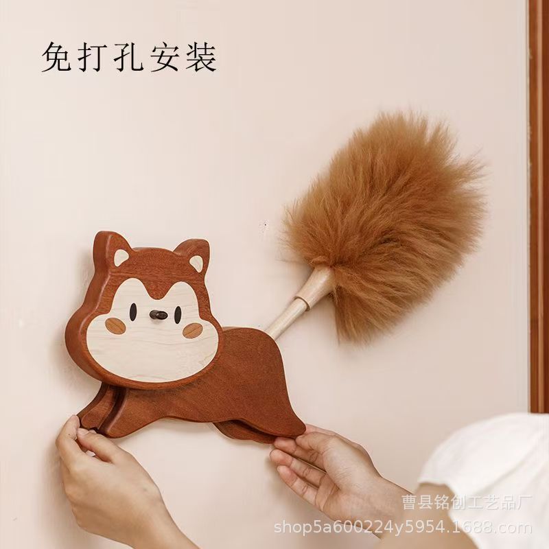 Cartoon Squirrel Wooden Decorative Hook with Detachable Plush Tail Cleaning Brush Two-In-One Wall Decoration Hanger Wholesale Cartoon Squirrel Wooden Decorative Hook with Detachable Plush Tail Cleaning Brush Two-In-One Wall Decoration Hanger Wholesale