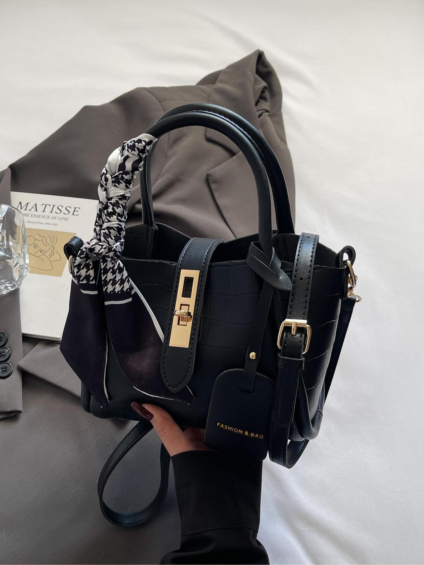 Bolso de lujo con patrón de cocodrilo transfronterizo de comercio exterior para mujer 2025 nuevo bolso de mensajero de todo fósforo de moda bolso de cubo coreano