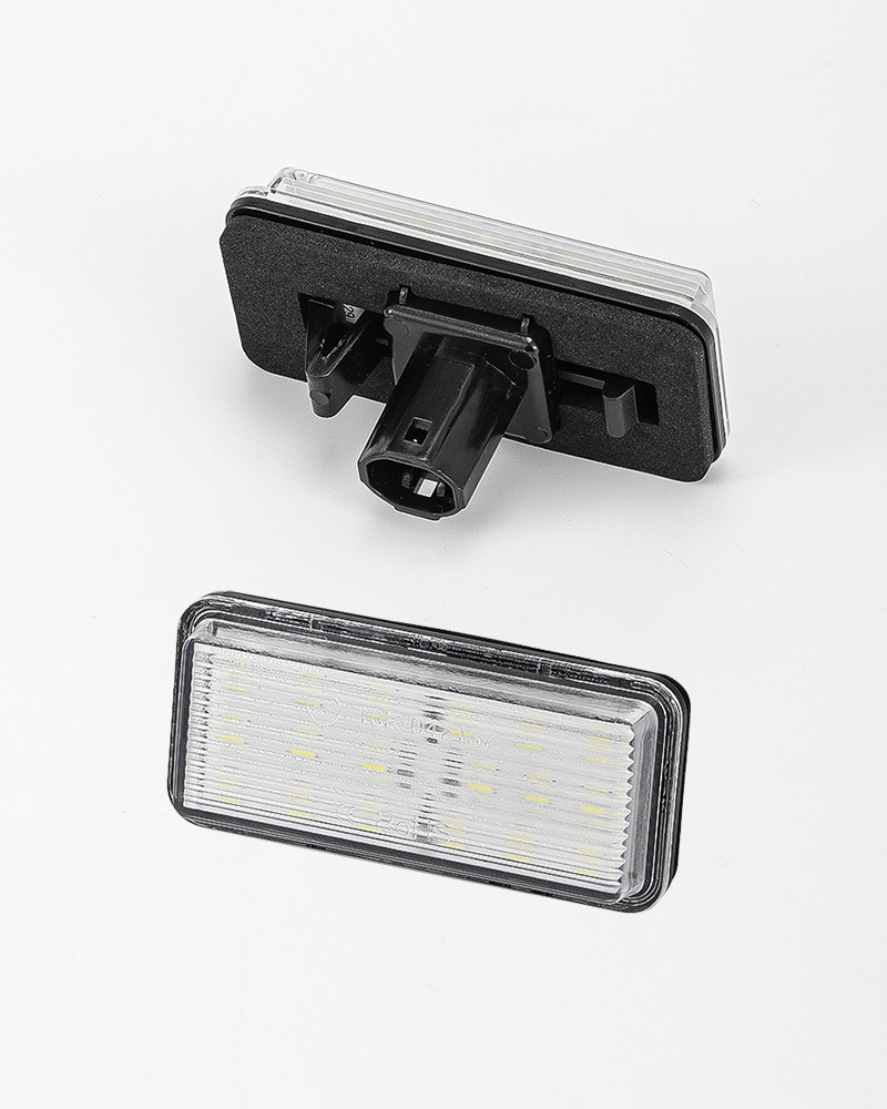 Applicable to Lexus LX470 LX570 GX470 Toyota Land Cruiser J100 J120 rear license plate light