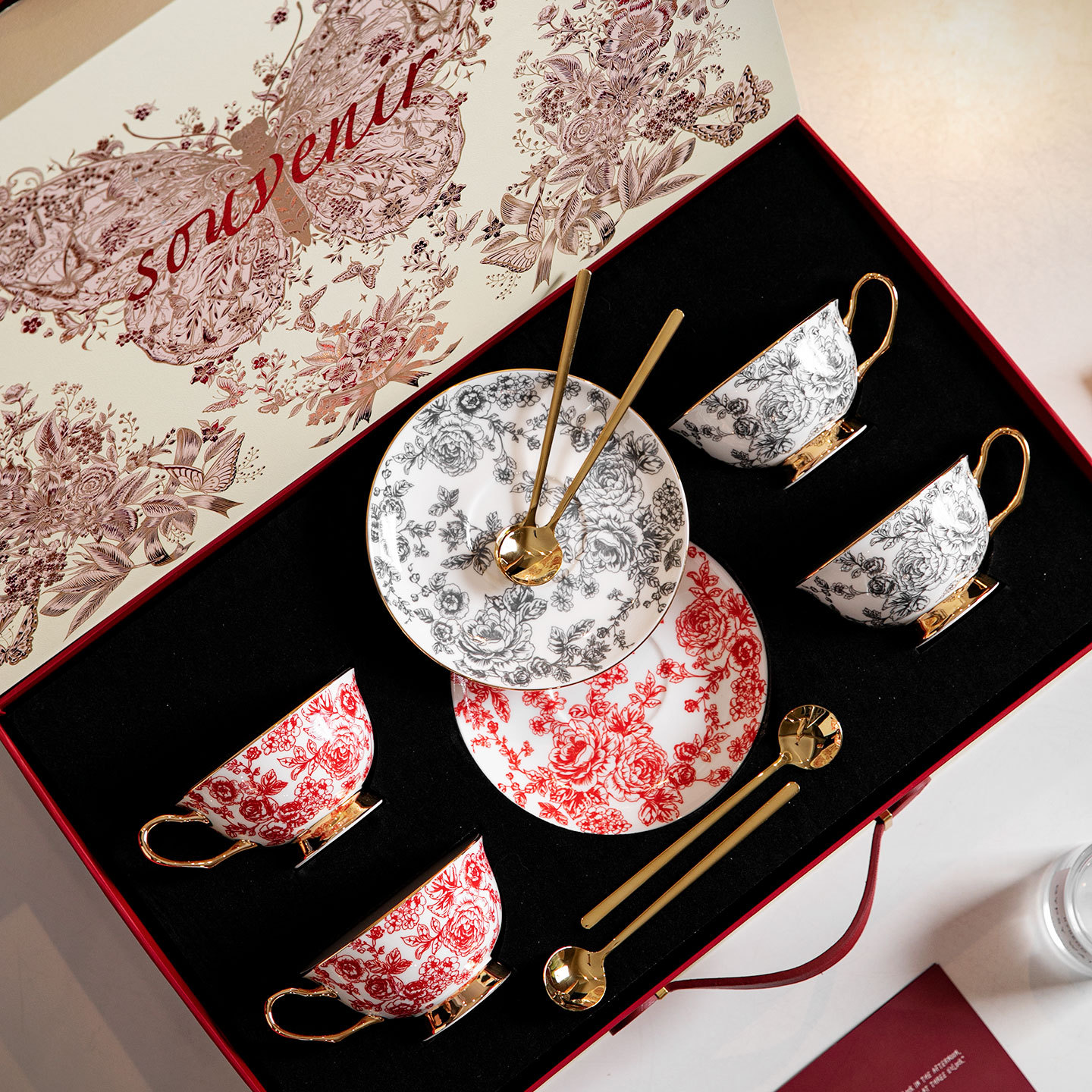 Shane Creative Japanese Rose Cup Juego de taza de té de la tarde de porcelana de hueso de lujo ligero Regalo de boda de cumpleaños de novia