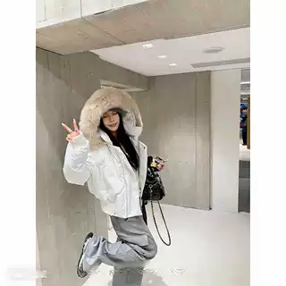 白色短款设计感羽绒服女冬季白鸭绒小个子收腰大毛领连帽加厚外套
