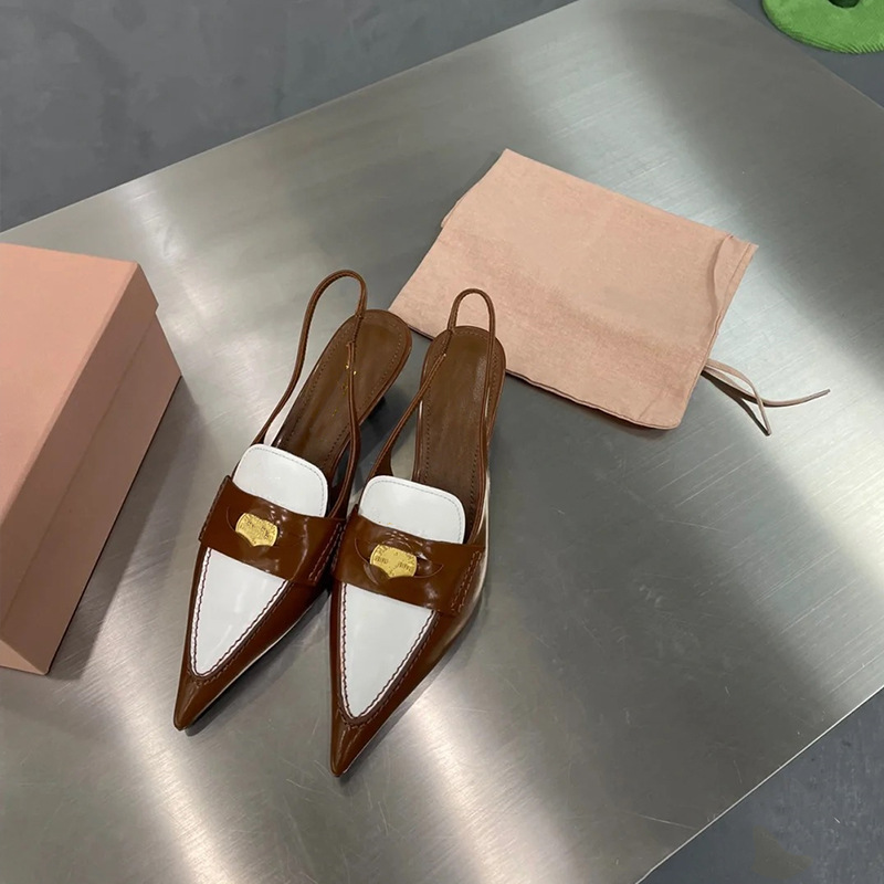 다크 브라운 철자 화이트