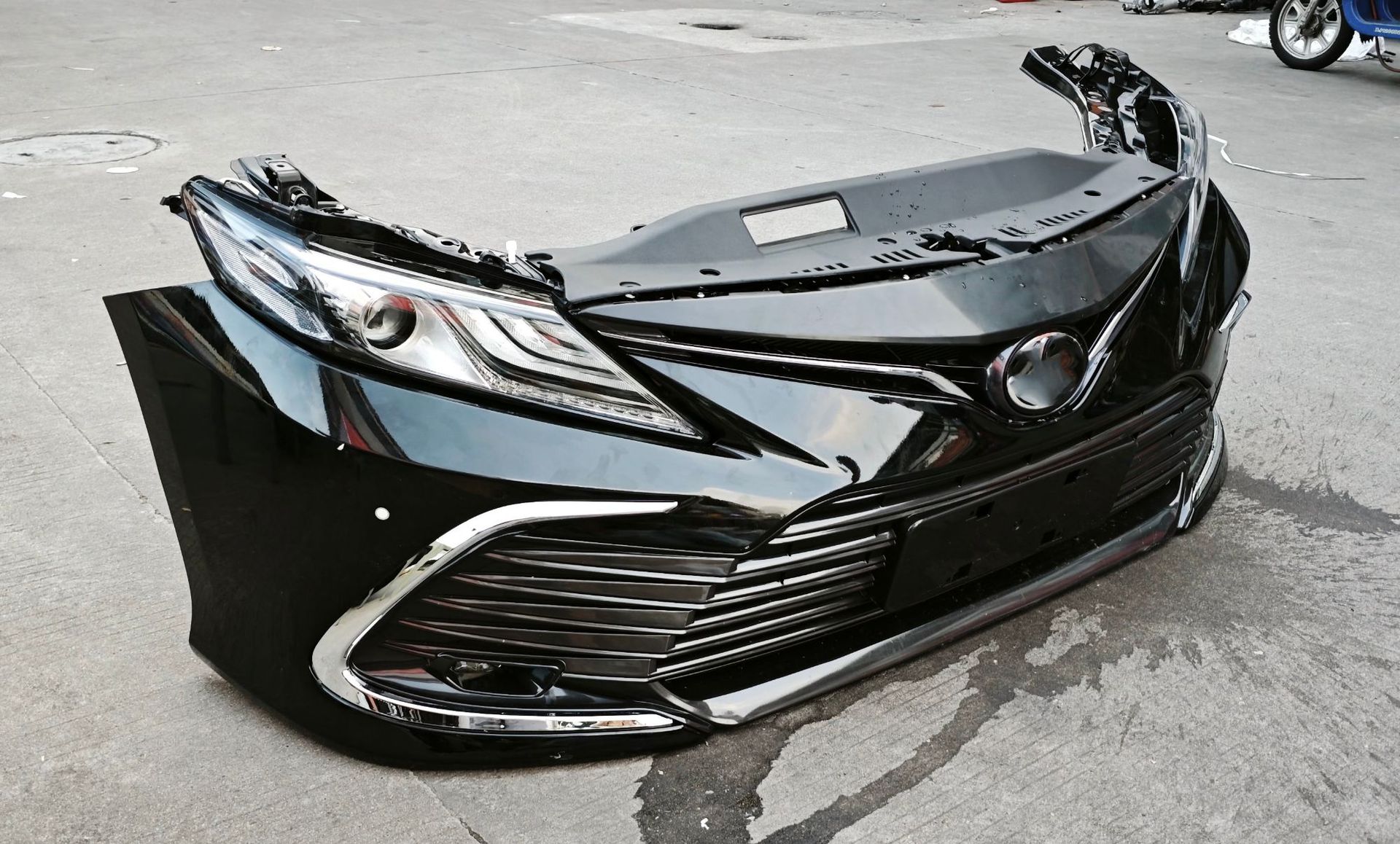 Suitable for Toyota Camry XV70 front bumper, front lip, front nose cutout, front bumper assembly