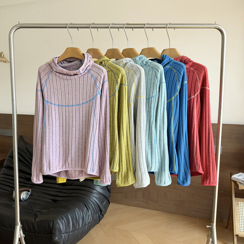Long-sleeved, color-blocked, textured, and uniquely designed striped hooded T-shirt with a sporty vibe. 13662