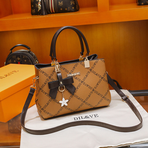 Hong Kong DILVE new fashion Korean shoulder bag casual crossbody bag winter ladies bag handbag