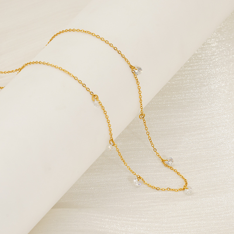Europa y América no se desvanecen collares de moda de titanio de acero dorado collar de zircon personalidad femenina ligera lujosa cadena de zircon universal clavícula