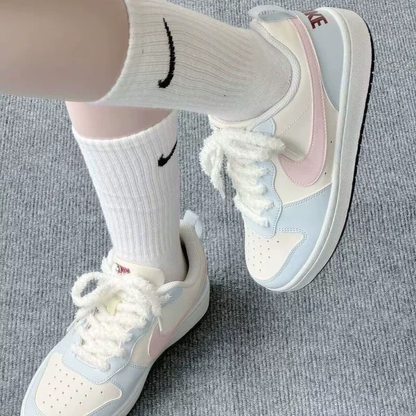 Putian's popular GS Sea Salt Foam sneakers are versatile, casual, trendy, and stylish for both men and women on campus, making them a great choice for couples