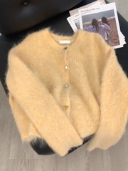秋冬新款奶黄色软糯仿水貂绒毛衣女精致小众设计单排扣针织开衫