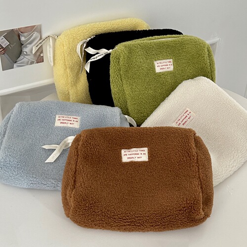 New Arrival Fleece Makeup Bag in Instagram Style, Girly Design, High-Quality Appearance, Large Capacity, & Portable Travel Organizer—Perfect as a Clutch!