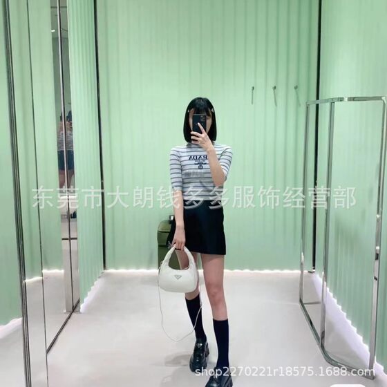 Pujia 2023 early spring new knitted half sleeve women PR striped simple figure show original single version knitted short sleeve women