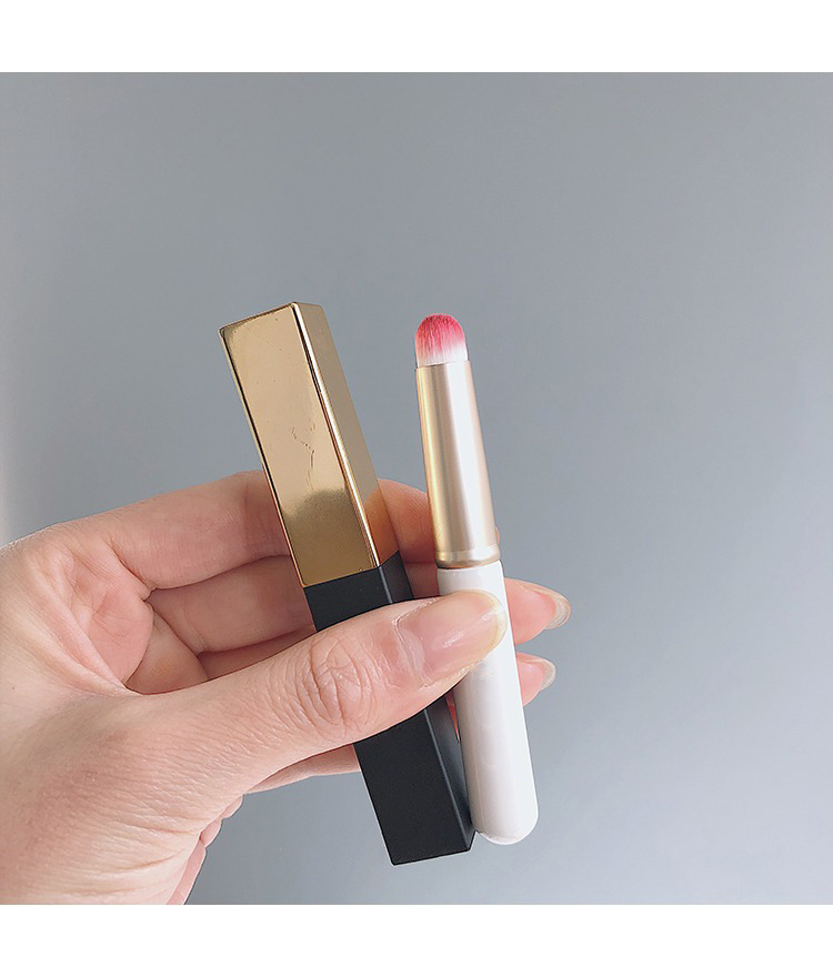 Wholesale of new mini round-head lip brushes with caps, single portable lipsticks, lipstick brushes, smudging brushes and makeup brushes undefined