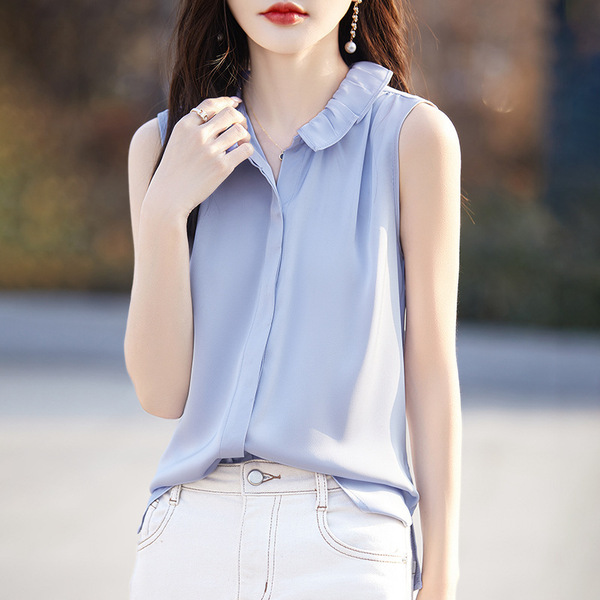 Spring knitted shirt