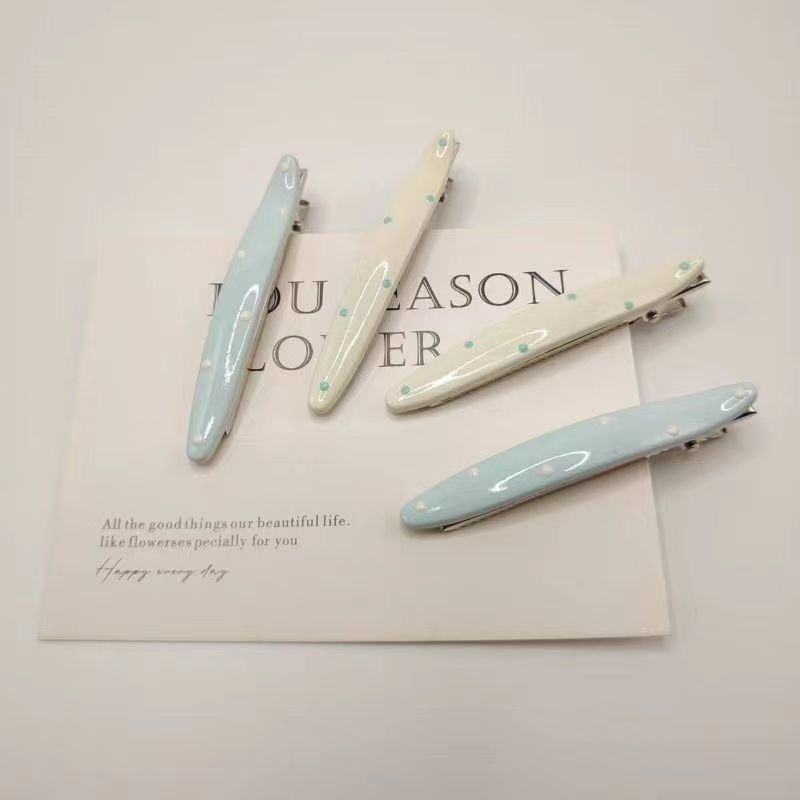 Korean-Style Cream Polka Dot Geometric Duckbill Hairpin for Girls, Versatile Hair Accessory for Bangs and Stray Hair