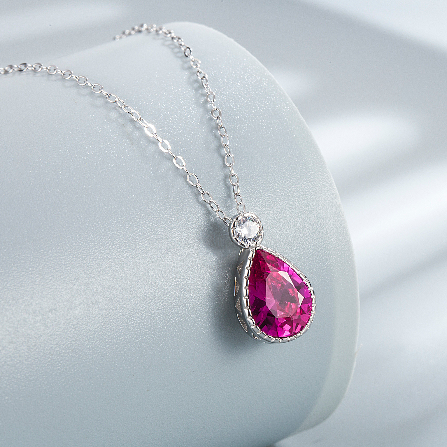 Zircon Inlay Material 925 Sterling Silver Zircon Cable Chain Water Droplets Pendant Necklace