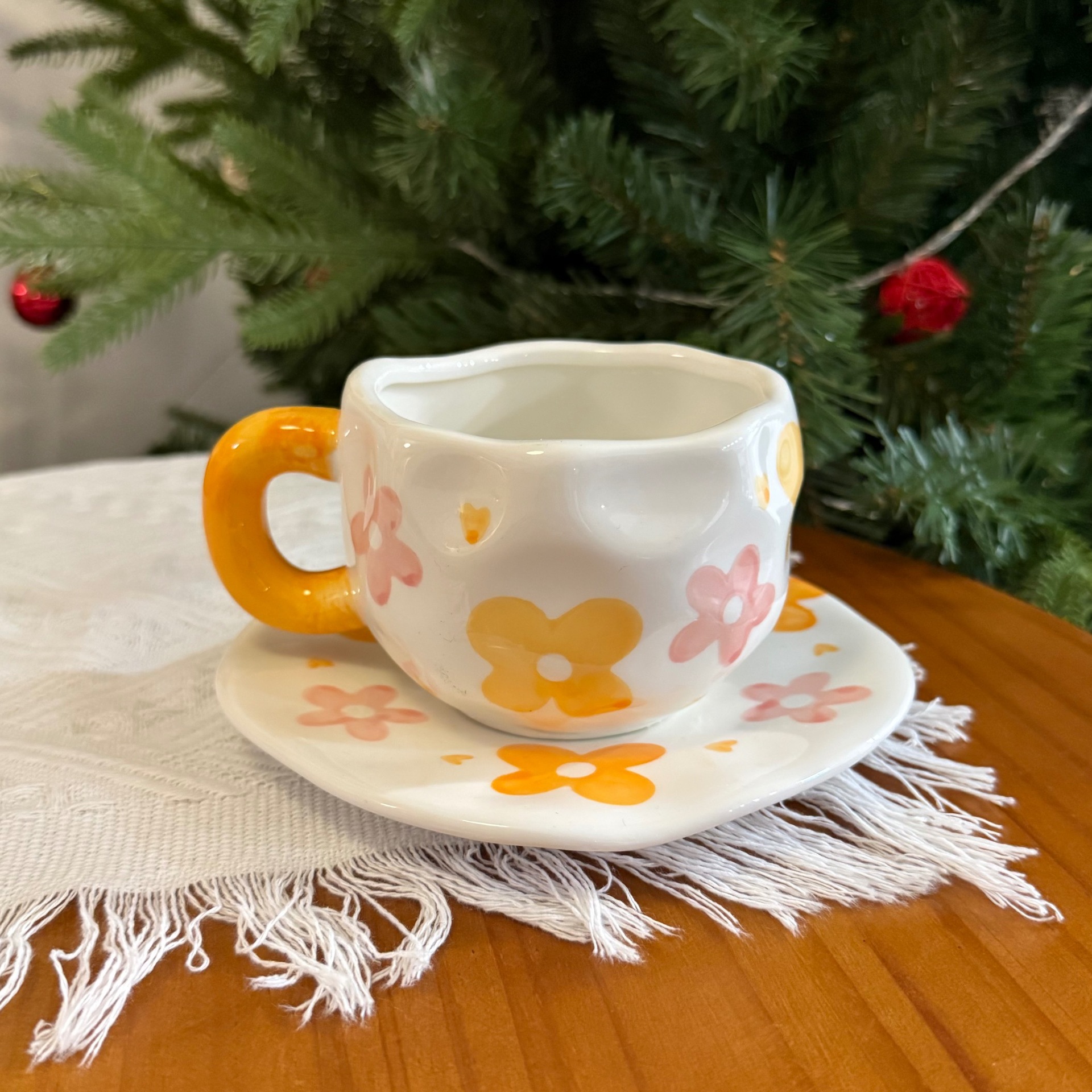 Tazas y platos de cerámica de flores retro de estilo coreano, tazas y platos de café irregular pellizcado a mano, tazas y platos de té de la tarde