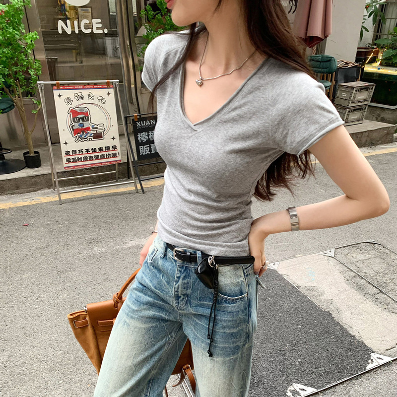Unique and Beautiful Thin Gray V-Neck Short-Sleeved Knit Top for Women, New Korean-Style Ins Design with Rolled Edges Unique and Beautiful Thin Gray V-Neck Short-Sleeved Knit Top for Women, New Korean-Style Ins Design with Rolled Edges
