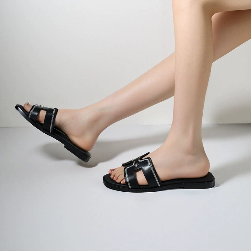 [Celebrity Same Style] Horse Girl со стразами и квадратным носком H-образной формы, пляжные повседневные сандалии и тапочки для женщин, летняя верхняя одежда