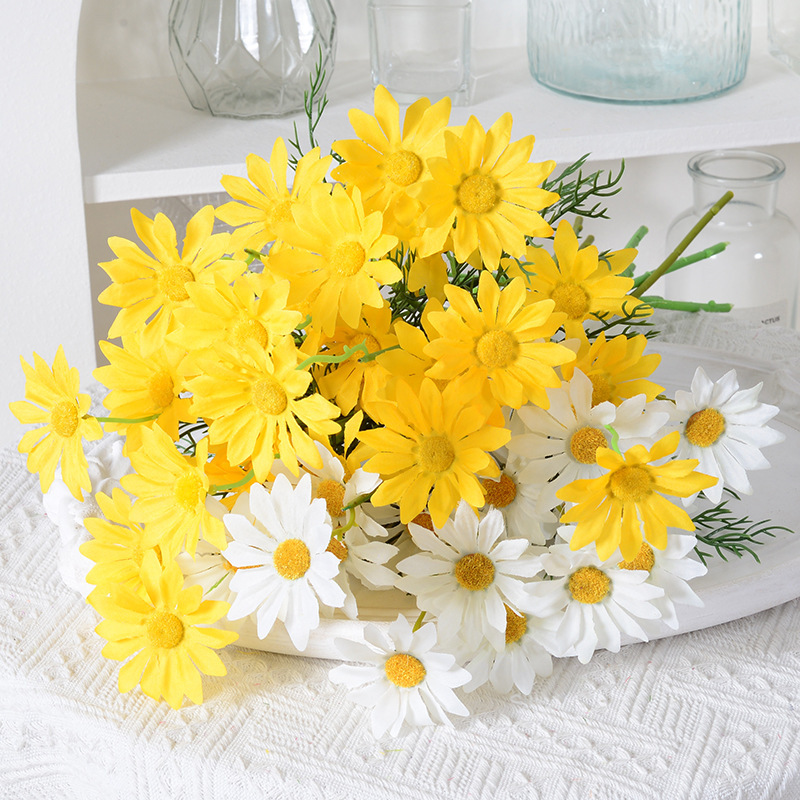 Manufacturer wholesale 5 heads of Dutch chrysanthemum artificial small daisies, Persian chrysanthemum home photography decoration artificial chamomile 