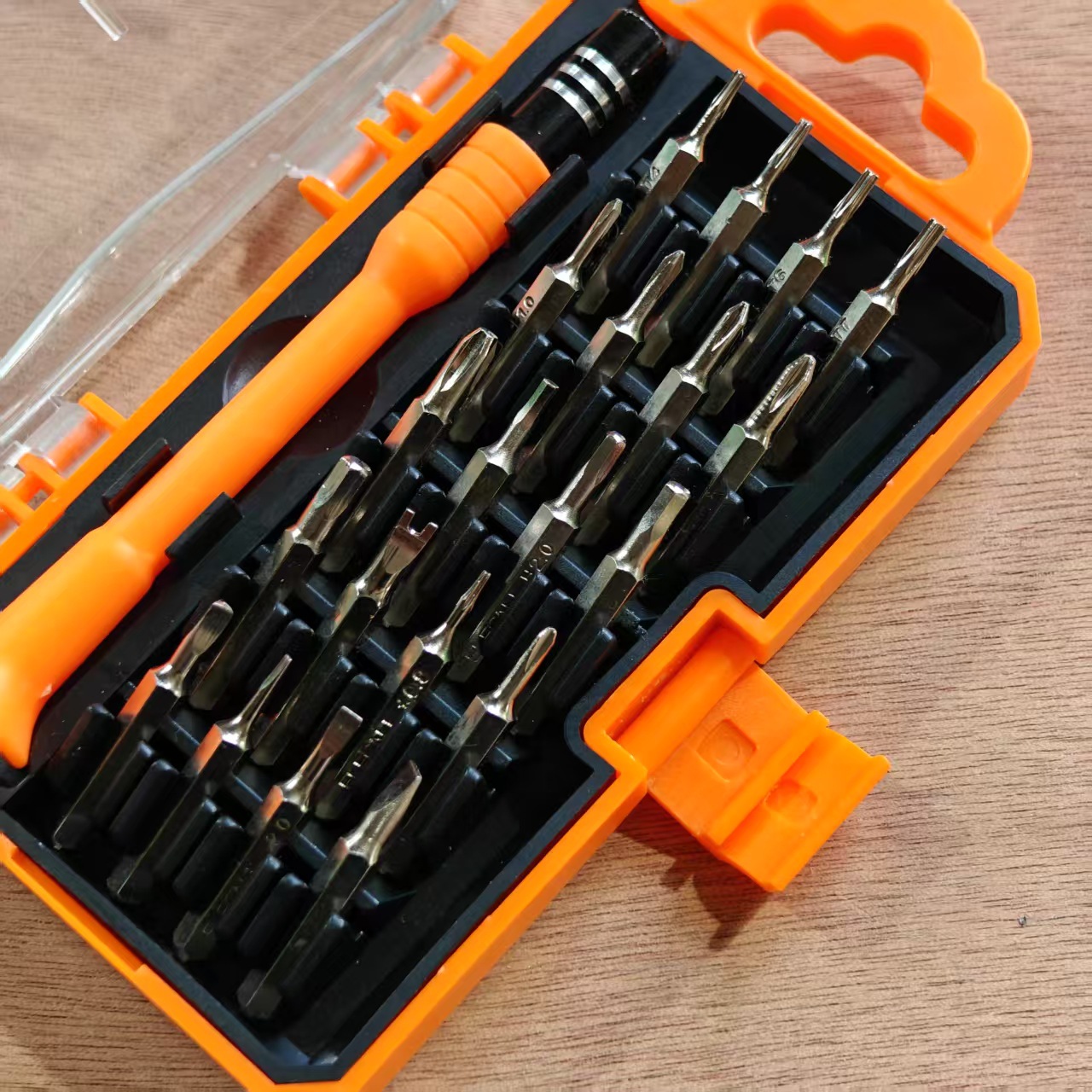 Suministro directo de fábrica de origen Herramientas de reparación de destornilladores multifuncionales Juego de destornilladores de hardware manual al por mayor transfronterizo