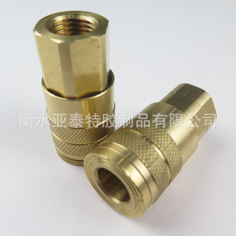 黄铜 3/8 NPT 外螺纹软管接头黄铜管件