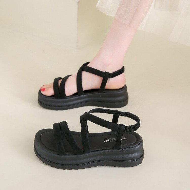 Sandalias romanas de suela gruesa francesa para mujeres verano 2025 nueva diosa superfuego moda versátil zapatos de playa coreanos