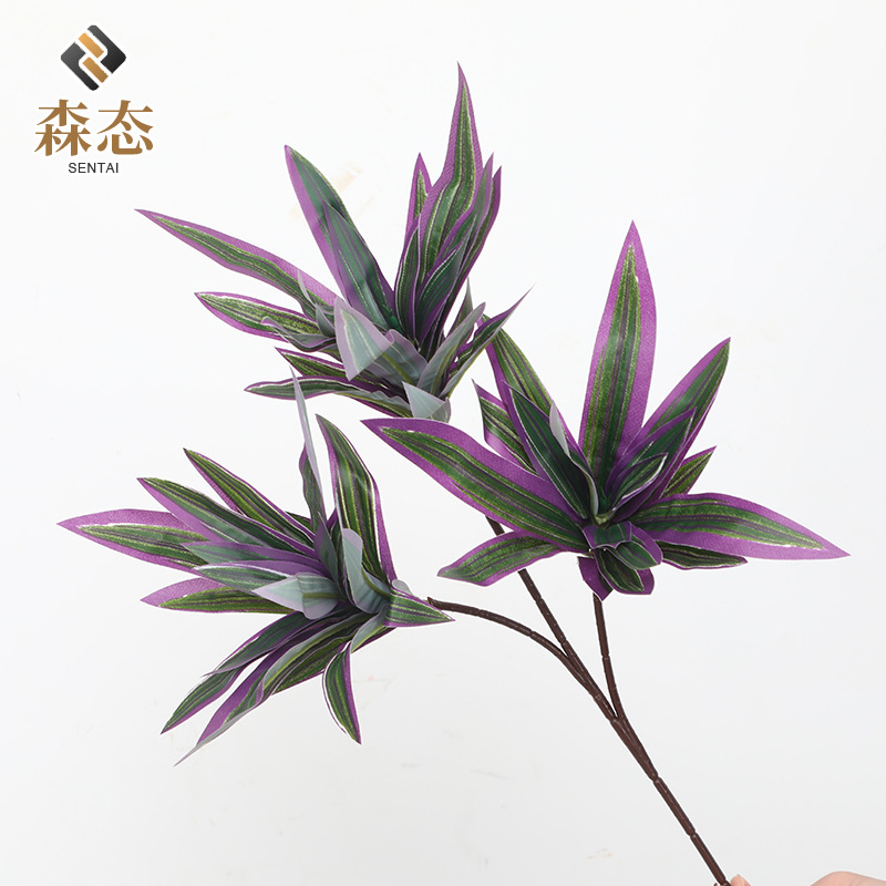 보라색 포크 3개