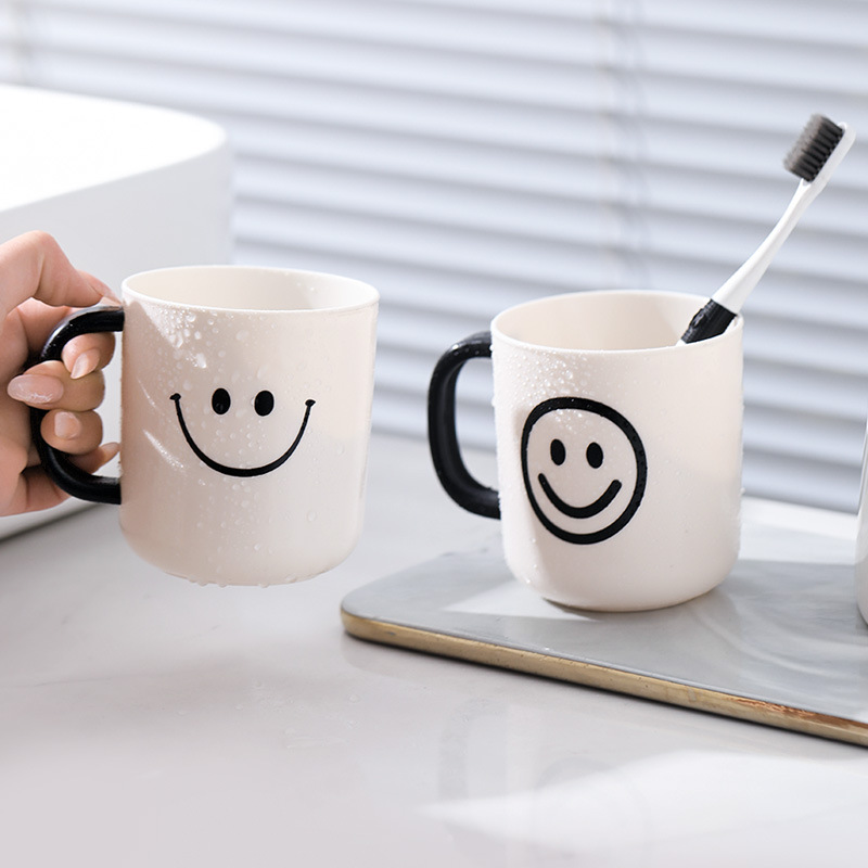Sonriente taza de enjuague bucal en el viento pareja taza de enjuague encantador viento hogar taza de cepillo de dientes simple taza al por mayor