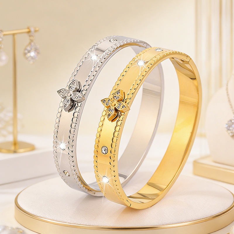 Brazalete de acero inoxidable de cuatro hojas de flores de diamantes de lujo ligero flores no se desvanecen pétalos pareja joyas de brazalete de acero de titanio image 1