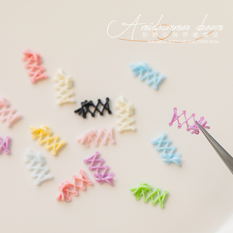 Accesorios de uñas de talla suave, lazo de cinta, rojo rosa, correa cruzada tridimensional, estilo de ballet, mezcla de color blanco y negro