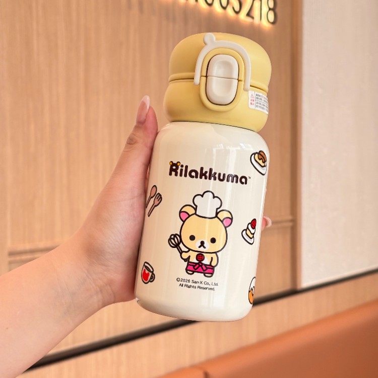 Taza de agua de oso fácil caricatura encantadora taza de aislamiento de niños y niñas de alto valor facial para estudiantes de primaria a la escuela taza de paja portátil a prueba de fugas