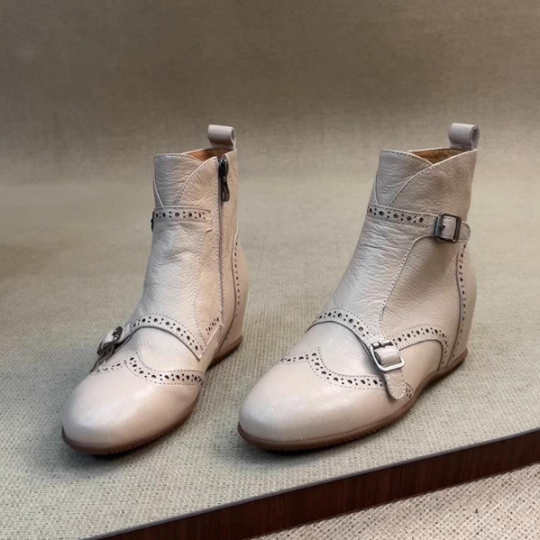 羊皮版~复古圆头内增高5CM平底短靴女2025秋简约刺绣侧拉链瘦瘦靴