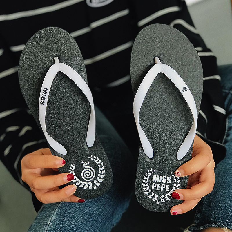 Hermosas zapatillas de verano de moda para mujeres nuevas zapatillas de baño antideslizante para estudiantes nuevas zapatillas de playa