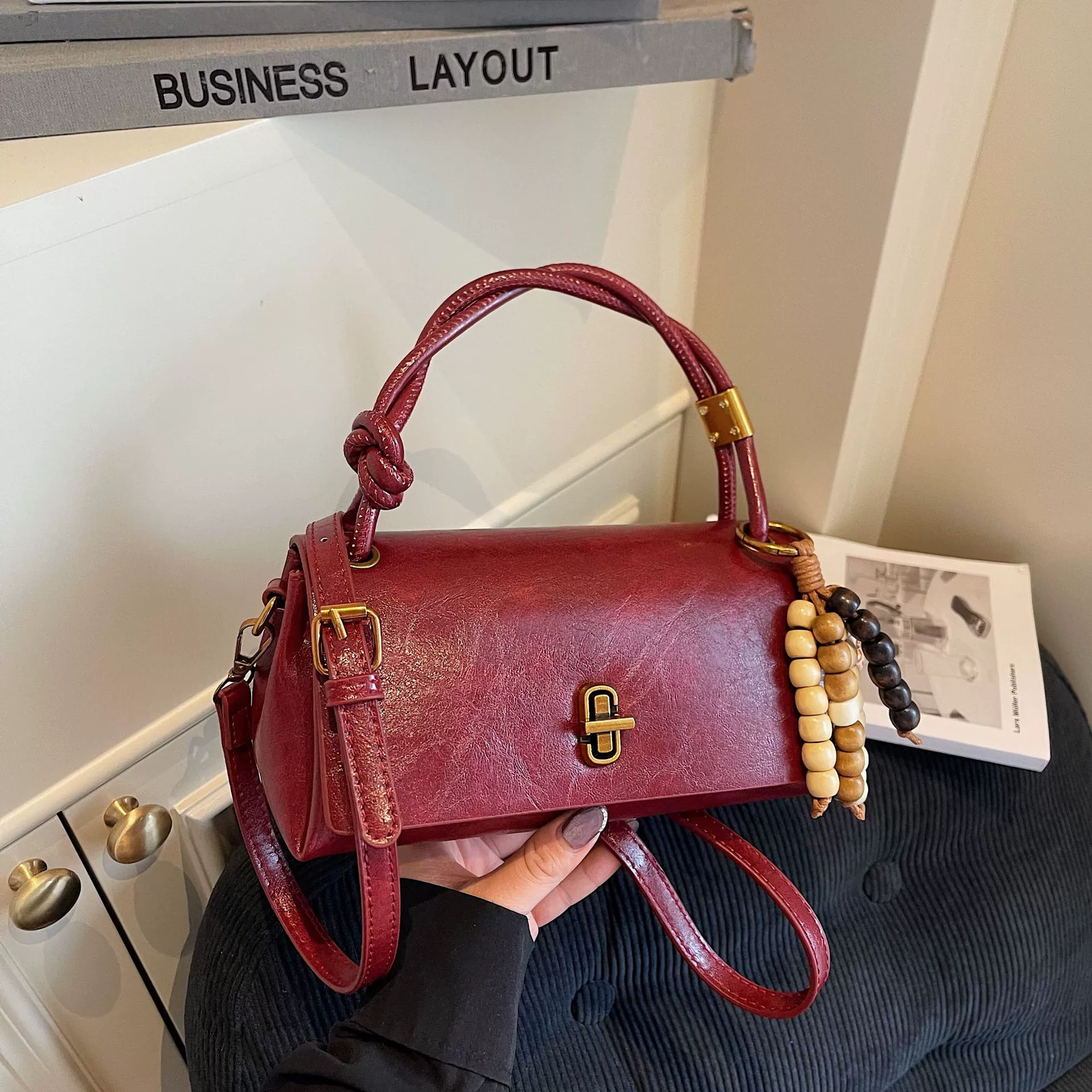 Classic retro purse, fashionable one-shoulder bag