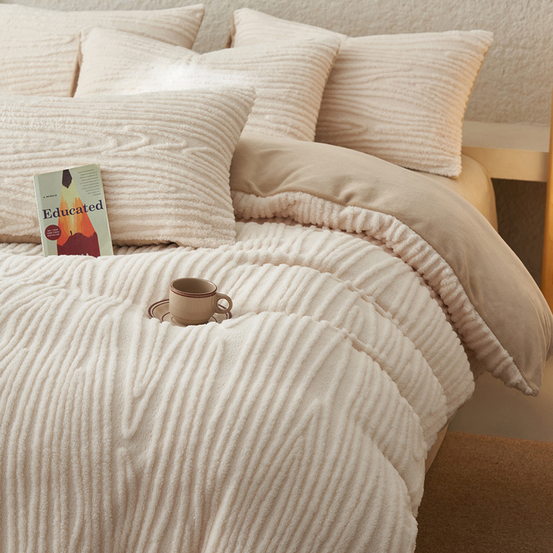 Invierno engrosado de leche de lana de cuatro piezas con lana de coral cálida cubierta de sábanas de flanela cubierta de cama