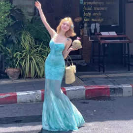 浅绿色蝴蝶印花网纱吊带连衣裙女夏季海边度假纯欲鱼尾包臀长裙子