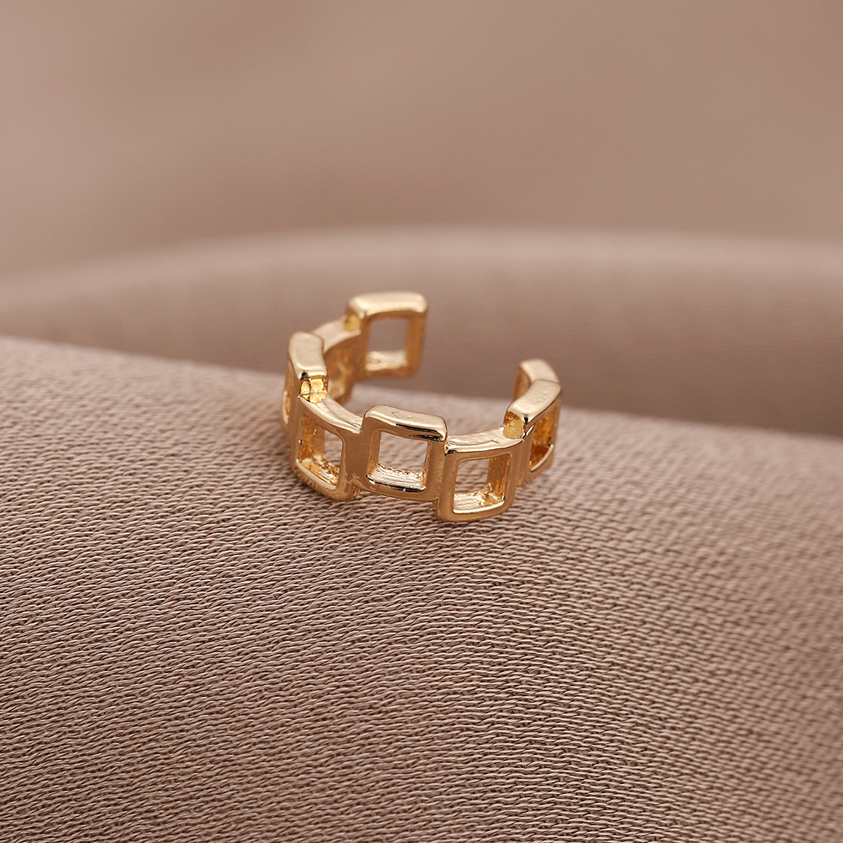 Estilo coreano personalizado pendientes simples de alta calidad en forma de U irregular clip de oreja cuadrada simple clip de hueso de oreja sin oreja al por mayor
