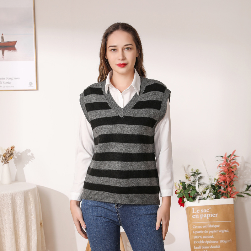 Spot Women's New Black V-neck Knitted Vest Spring and Autumn Stacked Waistcoat Elegant Commuter Sweater Vest Women's Clothing