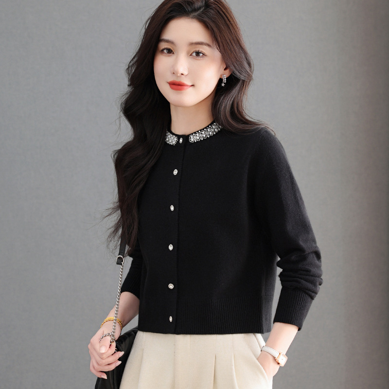 Stylish wool knit cardigan for women, spring and autumn, high-waisted, fashionable and elegant, short outerwear top Stylish wool knit cardigan for women, spring and autumn, high-waisted, fashionable and elegant, short outerwear top
