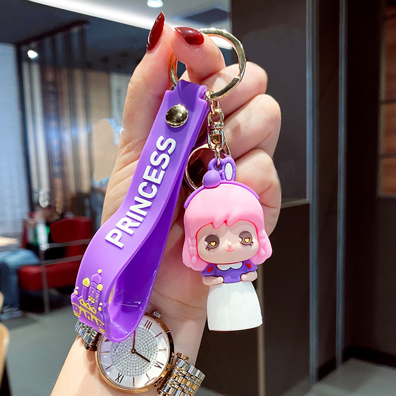 Venta directa de fábrica llavero colgante pequeño muñeca tridimensional llavero de coche mochila escolar colgante puesto al por mayor productos pequeños