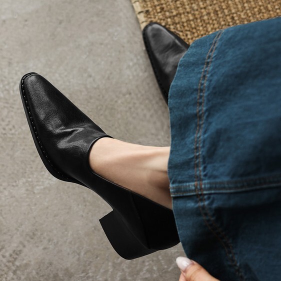 Full Leather Inside and Out, Small Leather Shoes with Top-Layer Cowhide, Chunky Heel, Pointed Toe, Deep-Cut Single Shoes, European and Korean Style, Simple Retro High Heels for Commuting