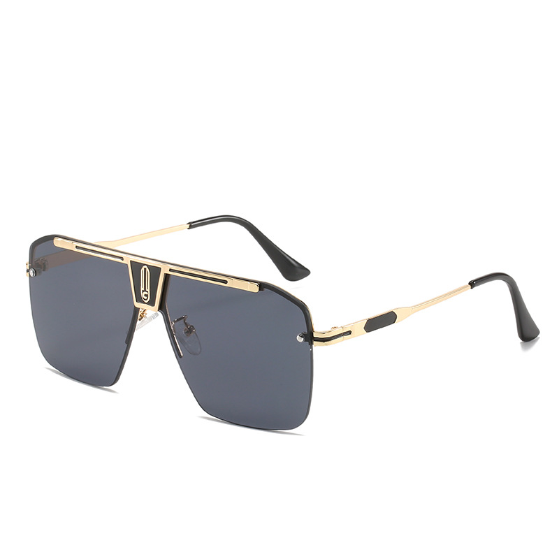 Dames zonnebril met groot frame one-piece street style_voghion.com
