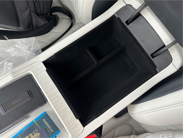 Suitable for 2024-2026 Geely Galaxy E5 center console armrest storage box, EX5, and eMAS 7 storage organizer