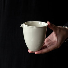 手工定窑公道杯中式复古创意花口分茶器匀杯家用陶瓷禅意茶具公杯