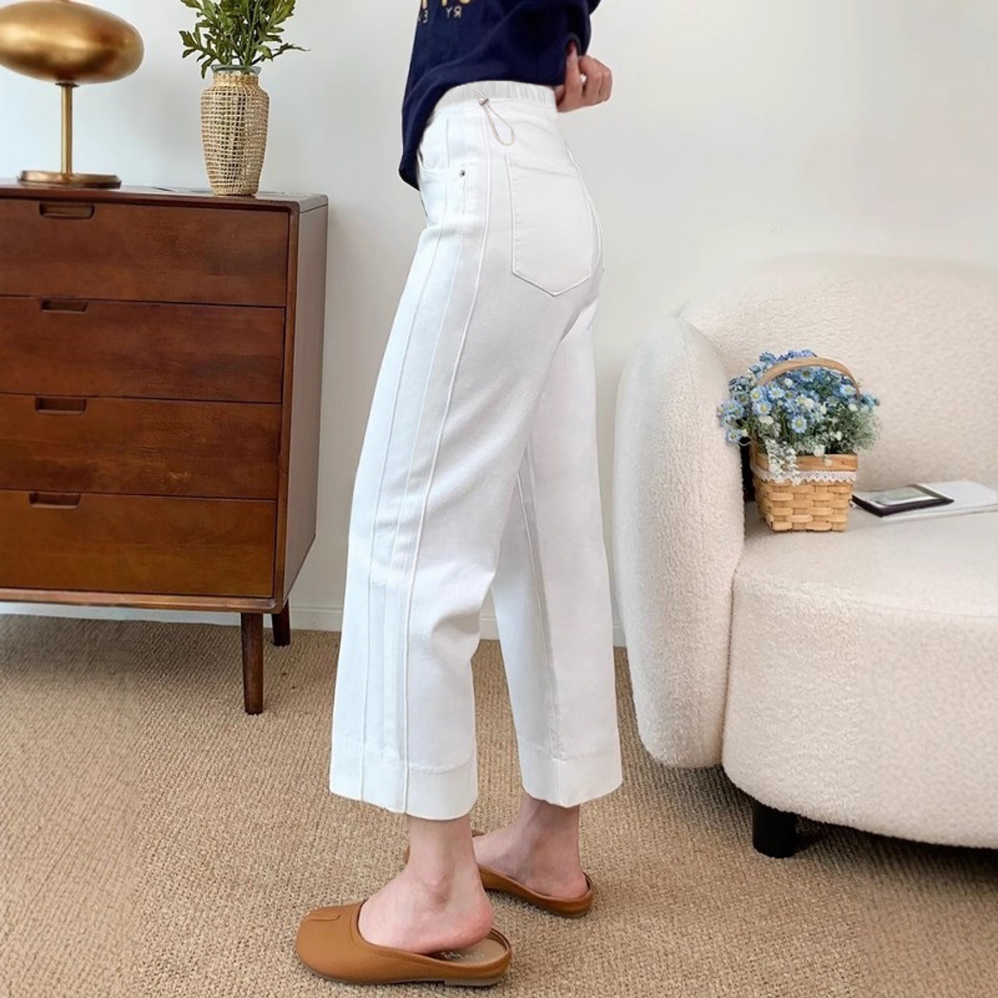 White / M