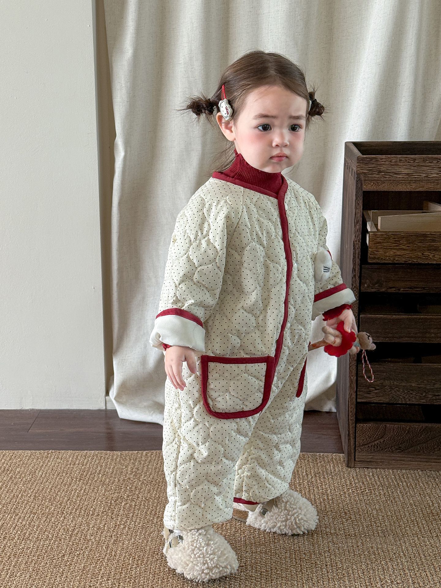 Sugar Pear ropa infantil ropa de bebé camiseta otoño invierno 2025 nuevo terciero engrosado para niños de clase A ropa de escalada de bebé femenina