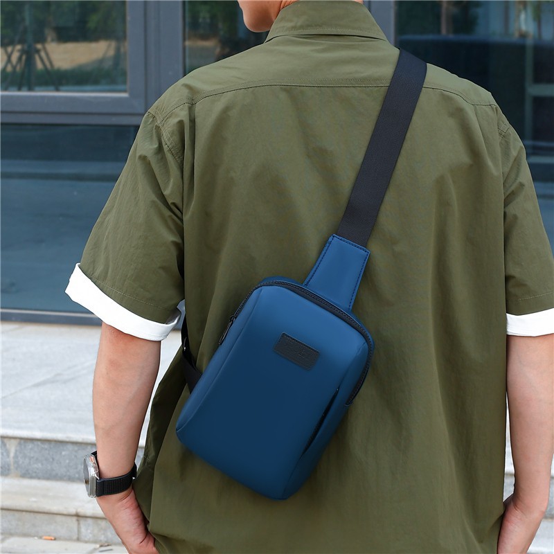 Nuevo bolso de mensajero para teléfono móvil multicapa de gran capacidad de color sólido, bolso de hombro de textura simple, bolso de pecho para hombre de moda