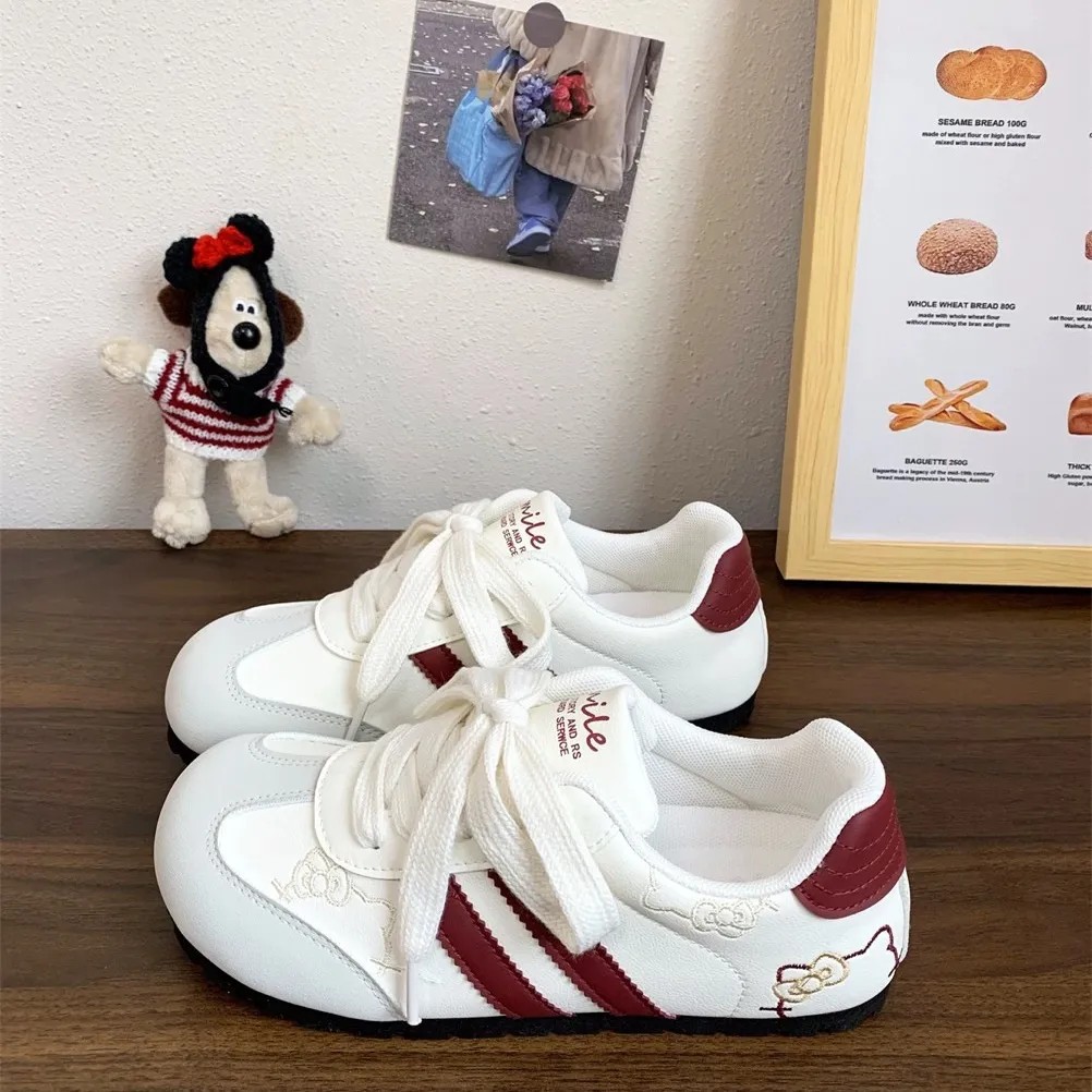 Hermosos zapatos blancos coreanos para niñas, zapatos de skate casuales para estudiantes, 2025 nuevos zapatos chic, zapatos deportivos
