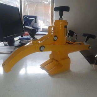 Customized Pneumatic Tire Press Machine Portable Large Car Tire Stripping Machine Hydraulic Tire Stripper Loading Car Tire Stripp